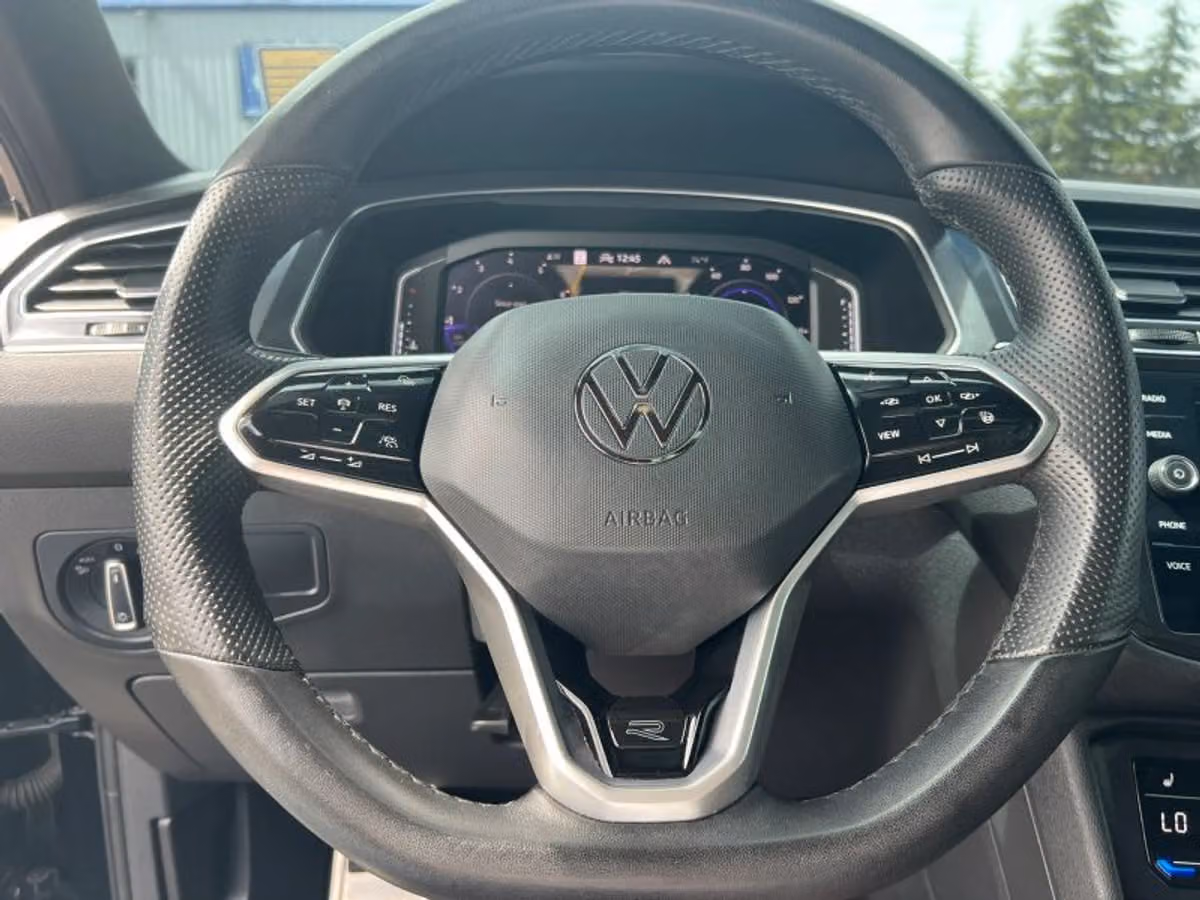 2022 Volkswagen Tiguan SEL R-Line 4Motion Image 26