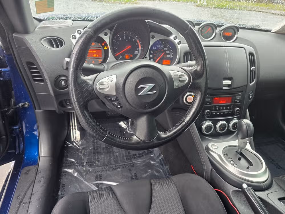 2019 Nissan 370Z Base Image 11
