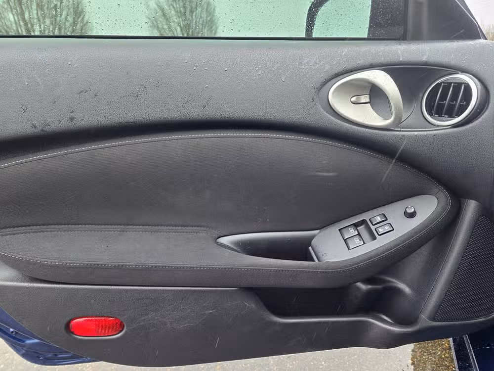 2019 Nissan 370Z Base Image 14
