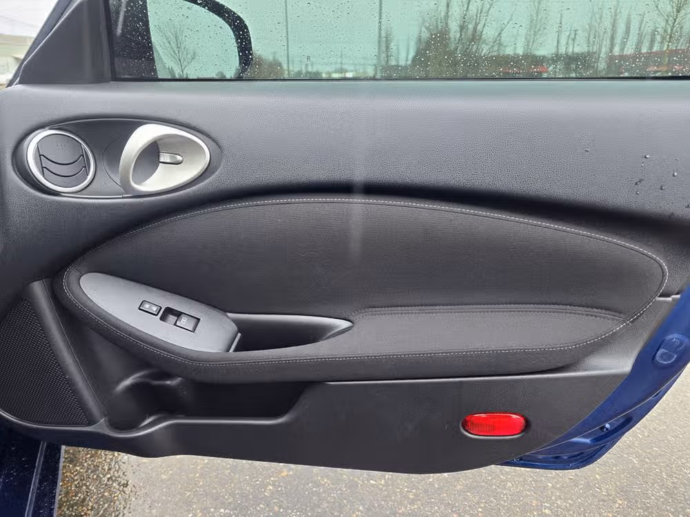 2019 Nissan 370Z Base Image 21