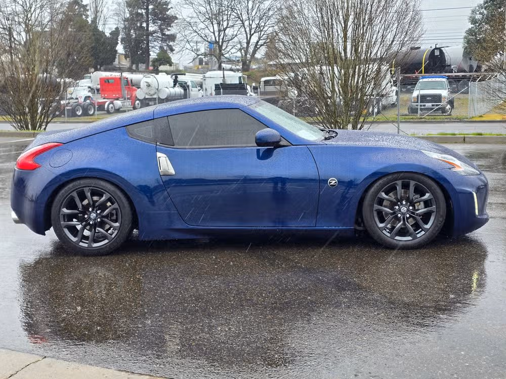 2019 Nissan 370Z Base Image 7