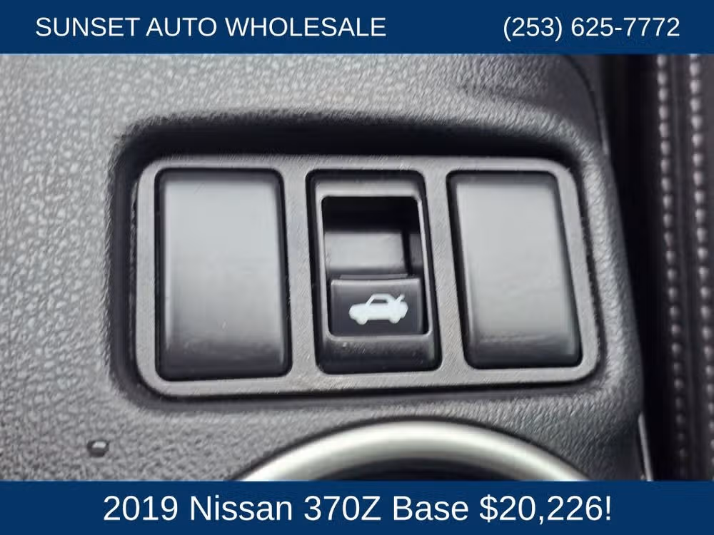 2019 Nissan 370Z Base Image 35