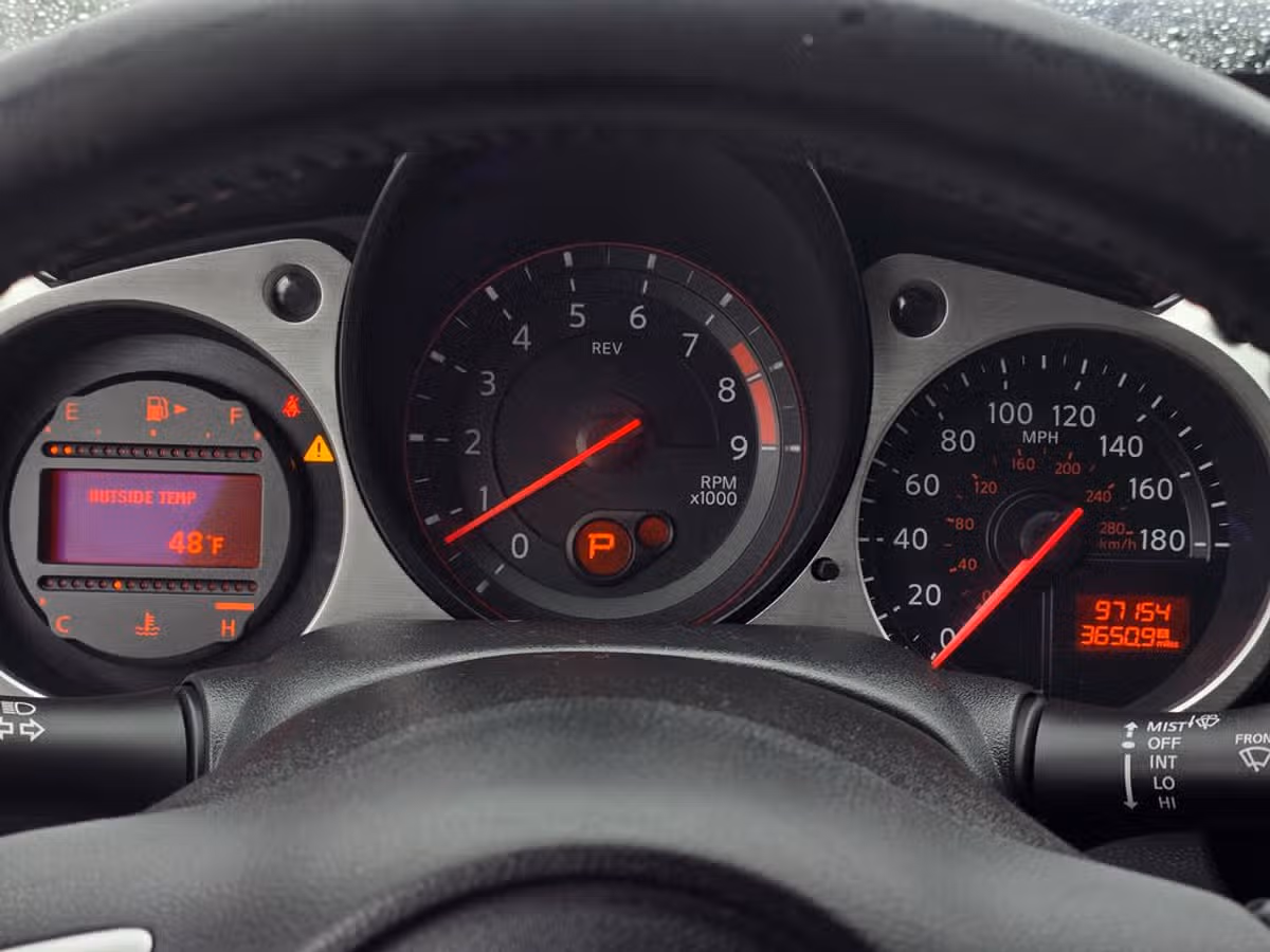 2019 Nissan 370Z Base Image 16