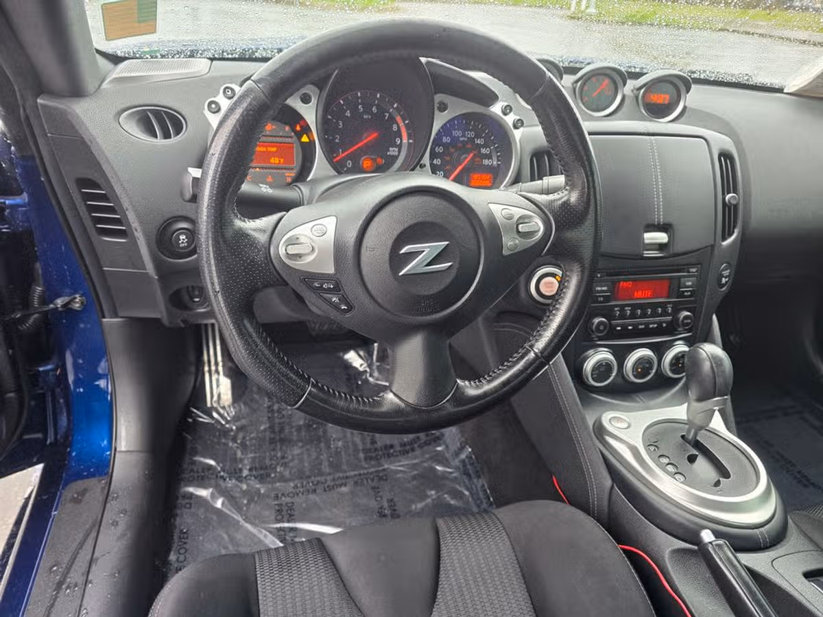 2019 Nissan 370Z Base Image 11