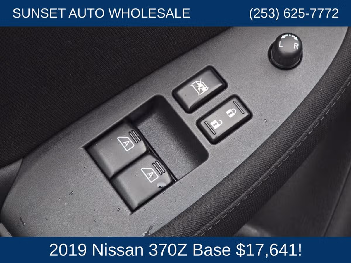 2019 Nissan 370Z Base Image 27
