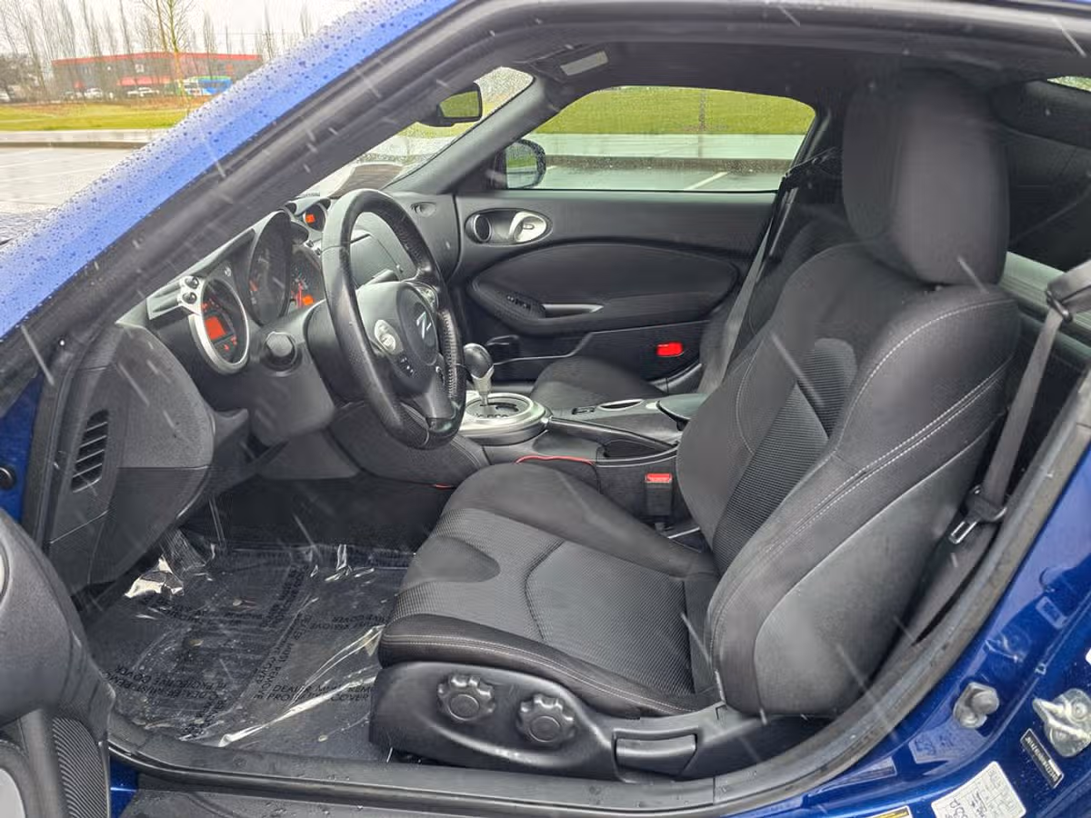 2019 Nissan 370Z Base Image 13