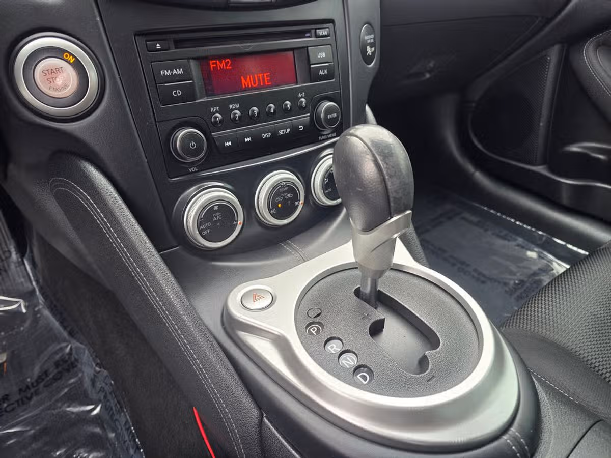 2019 Nissan 370Z Base Image 18