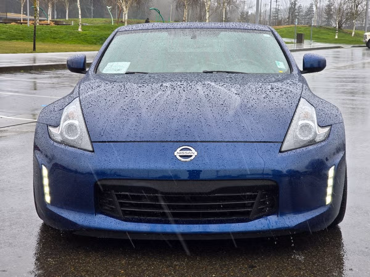 2019 Nissan 370Z Base Image 9