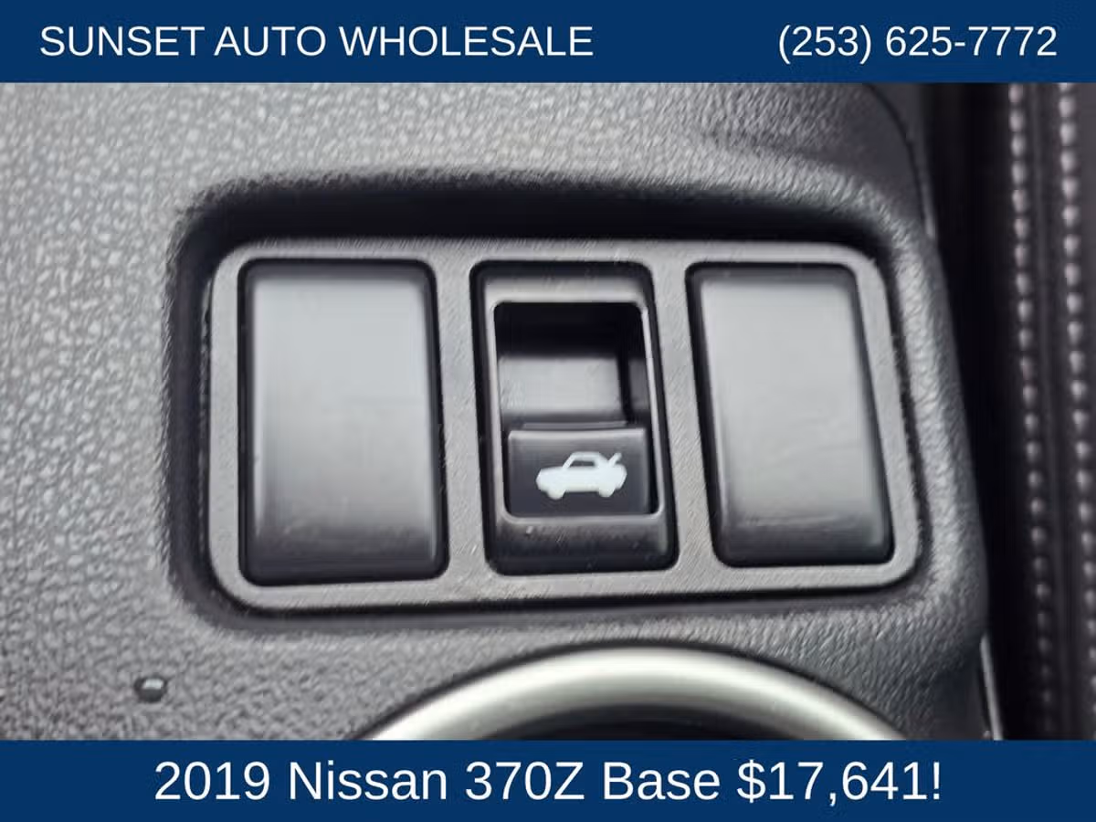 2019 Nissan 370Z Base Image 35