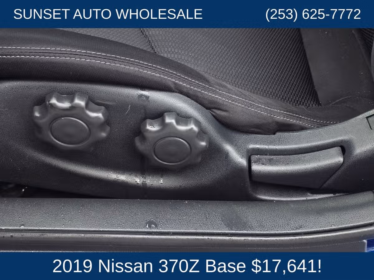 2019 Nissan 370Z Base Image 28
