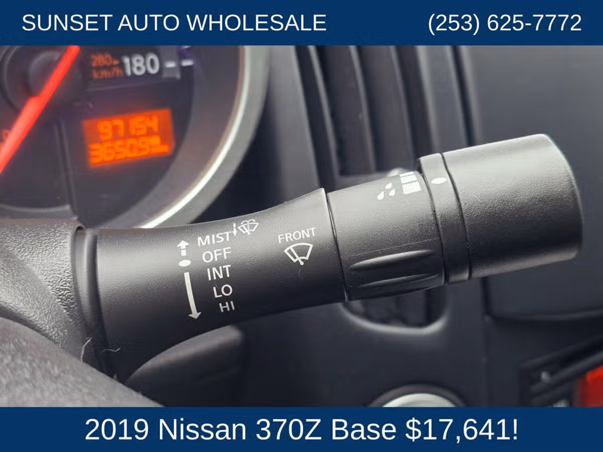 2019 Nissan 370Z Base Image 32