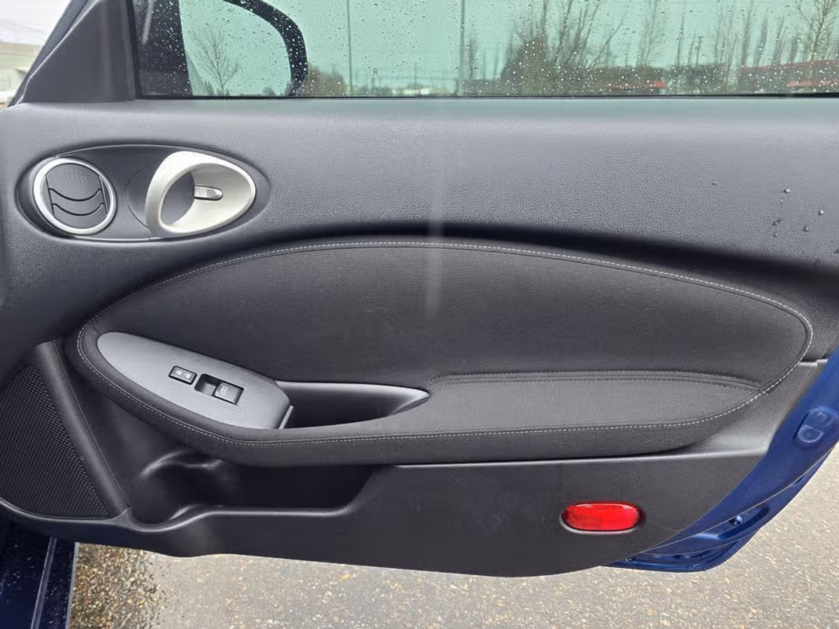 2019 Nissan 370Z Base Image 21