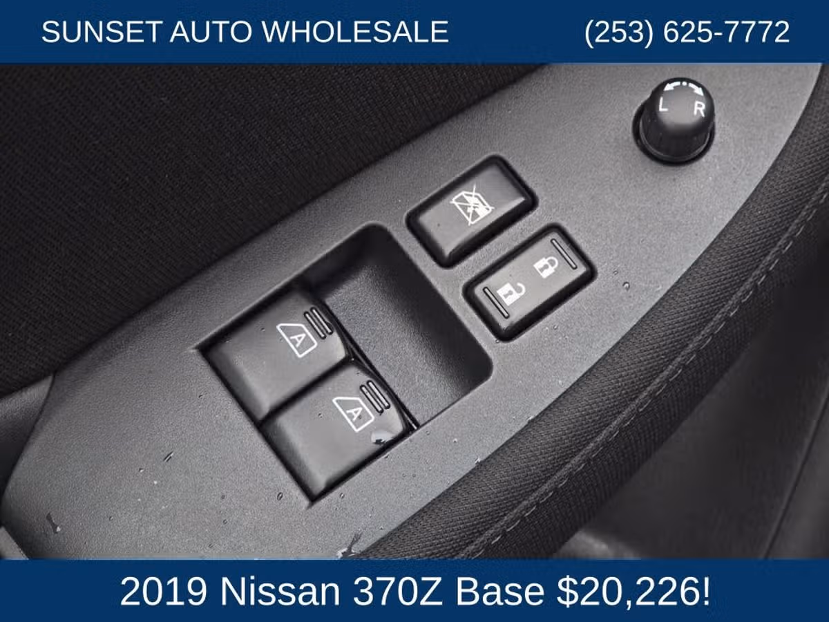 2019 Nissan 370Z Base Image 27