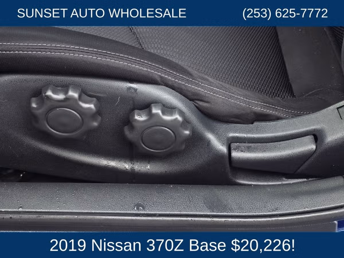 2019 Nissan 370Z Base Image 28