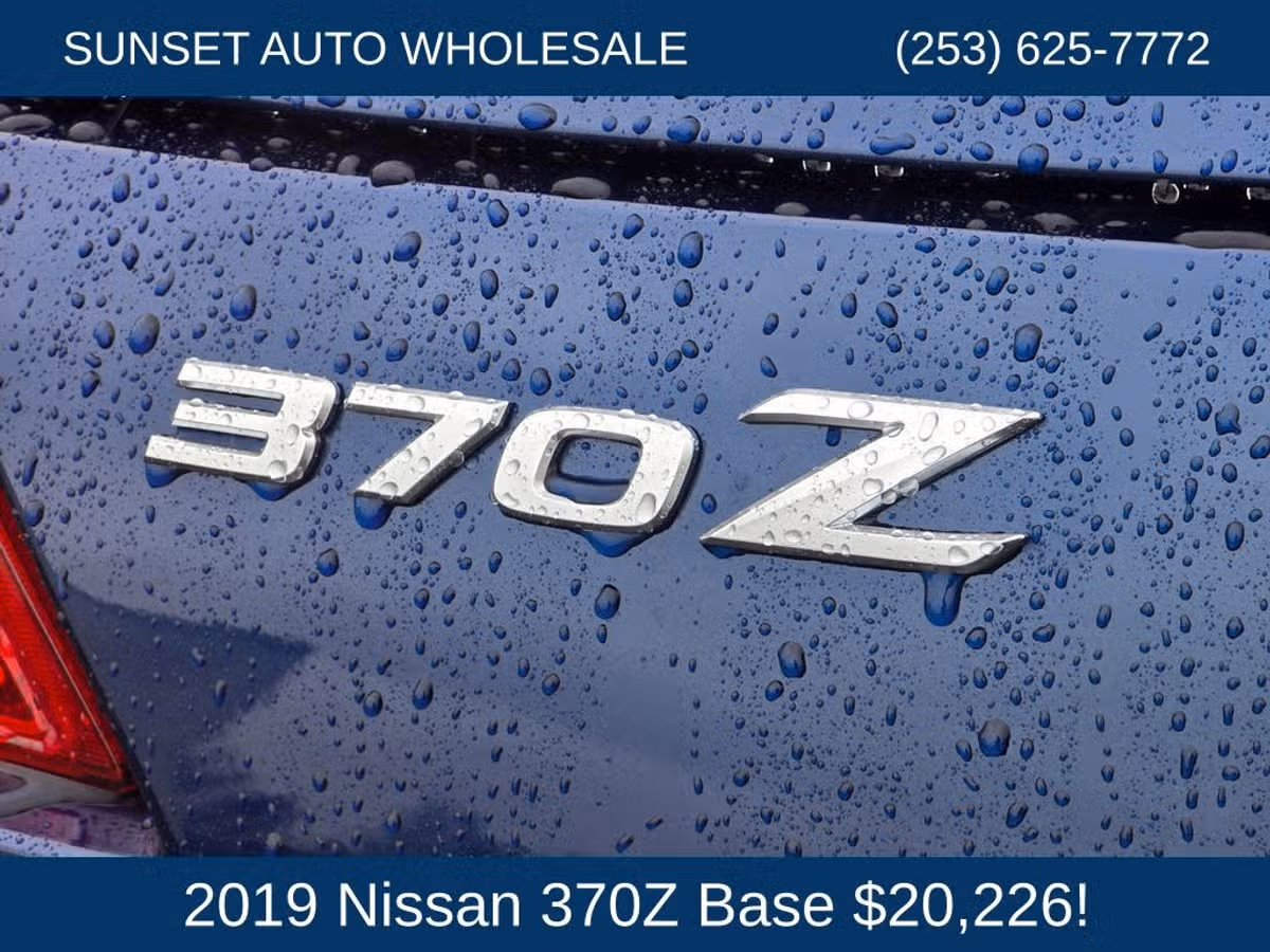 2019 Nissan 370Z Base Image 24