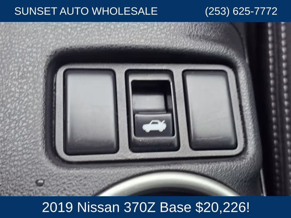 2019 Nissan 370Z Base Image 35