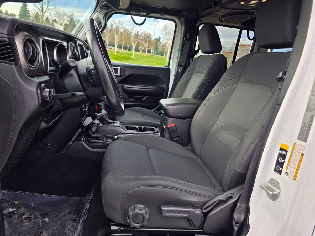 2020 Jeep Wrangler Unlimited Willys Image 12