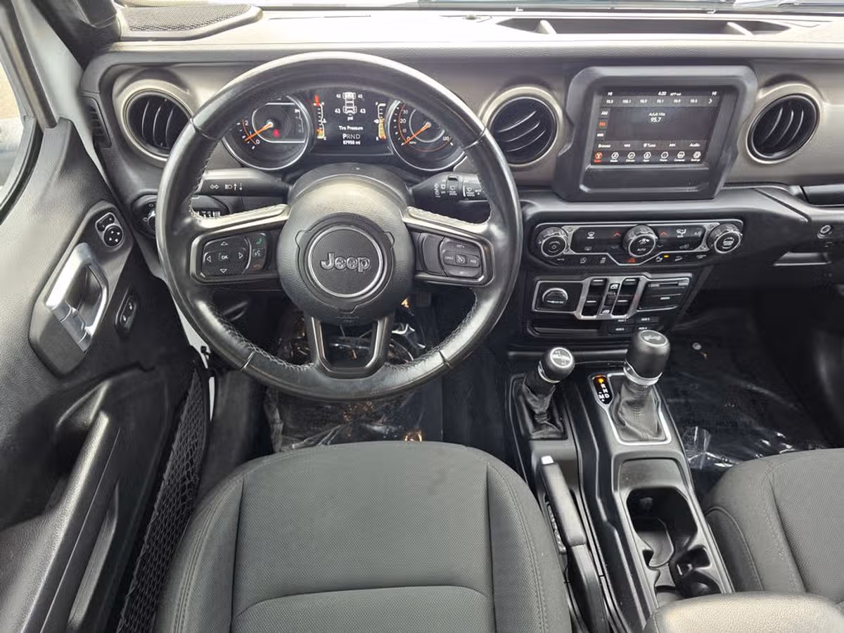 2020 Jeep Wrangler Unlimited Willys Image 11