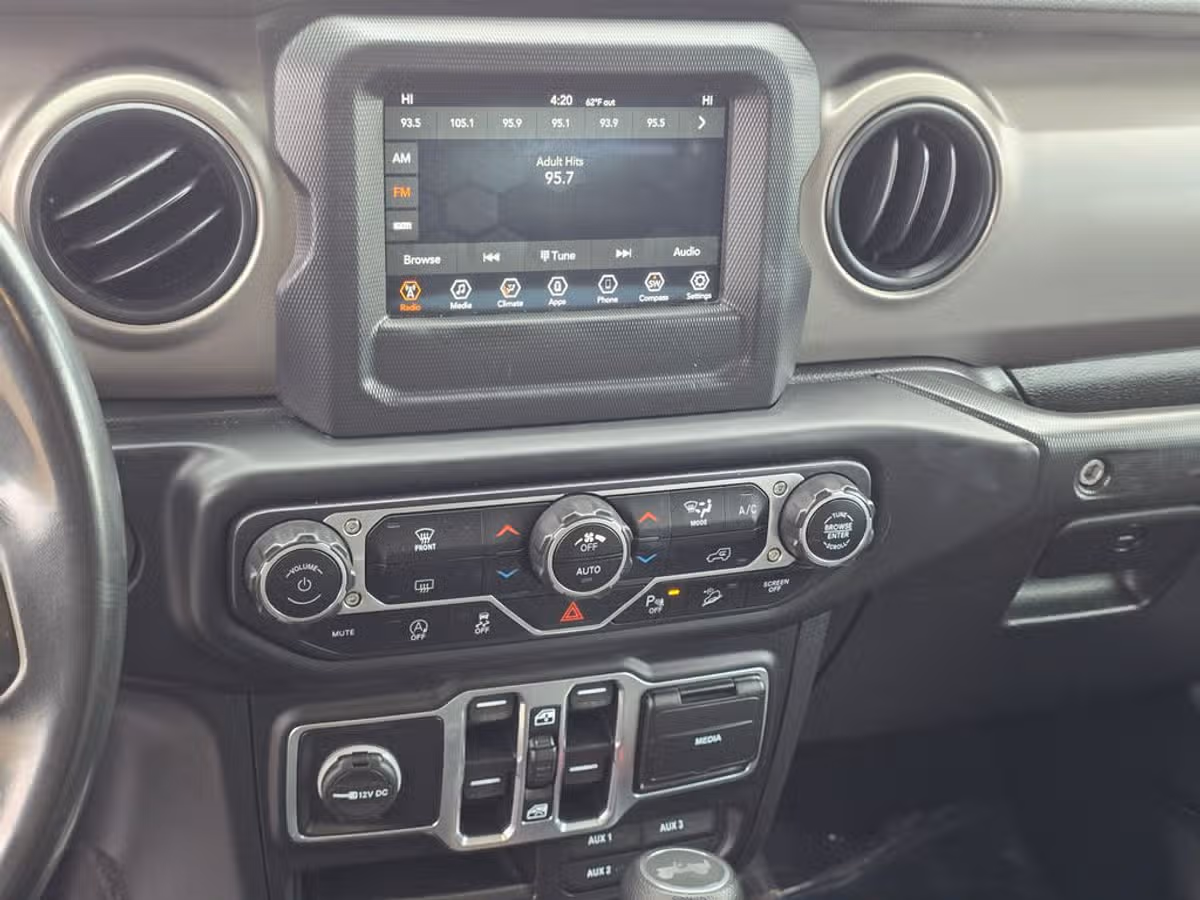 2020 Jeep Wrangler Unlimited Willys Image 15