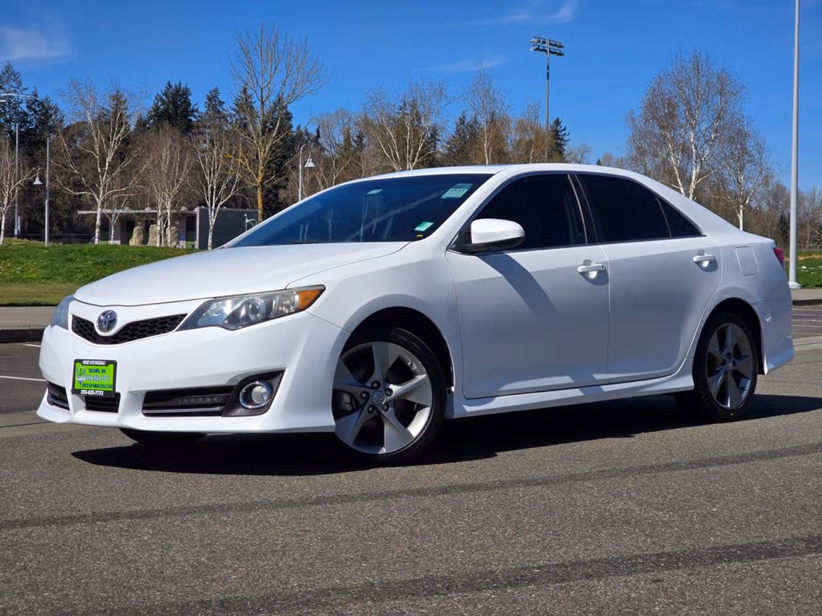 2014 Toyota Camry SE Sport Upper Image 1