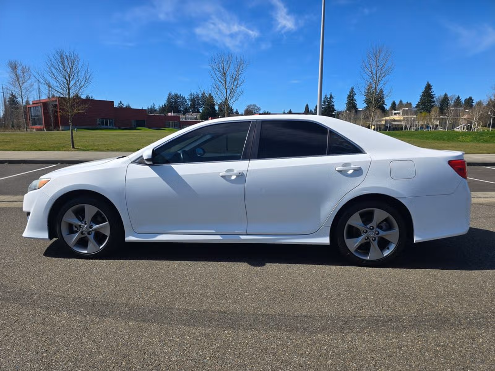 2014 Toyota Camry SE Sport Upper Image 2