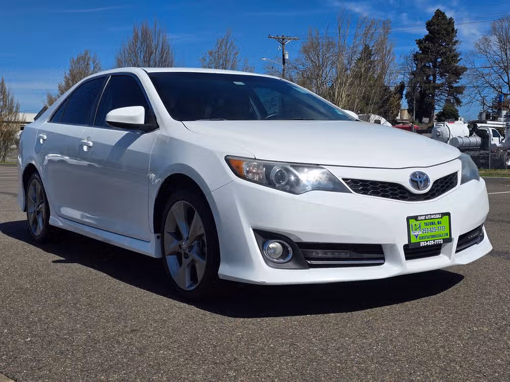 2014 Toyota Camry SE Sport Image 8