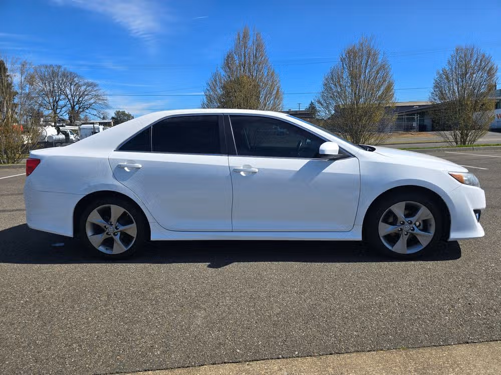 2014 Toyota Camry SE Sport Image 7