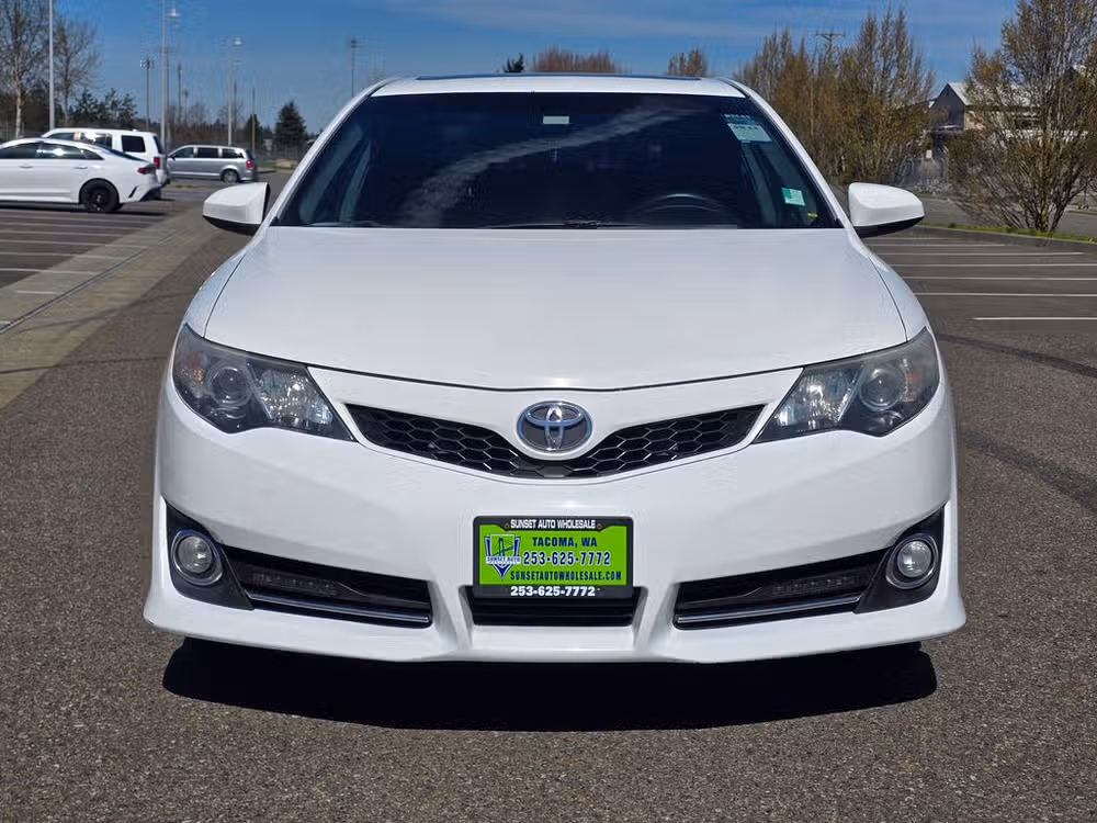 2014 Toyota Camry SE Sport Image 9