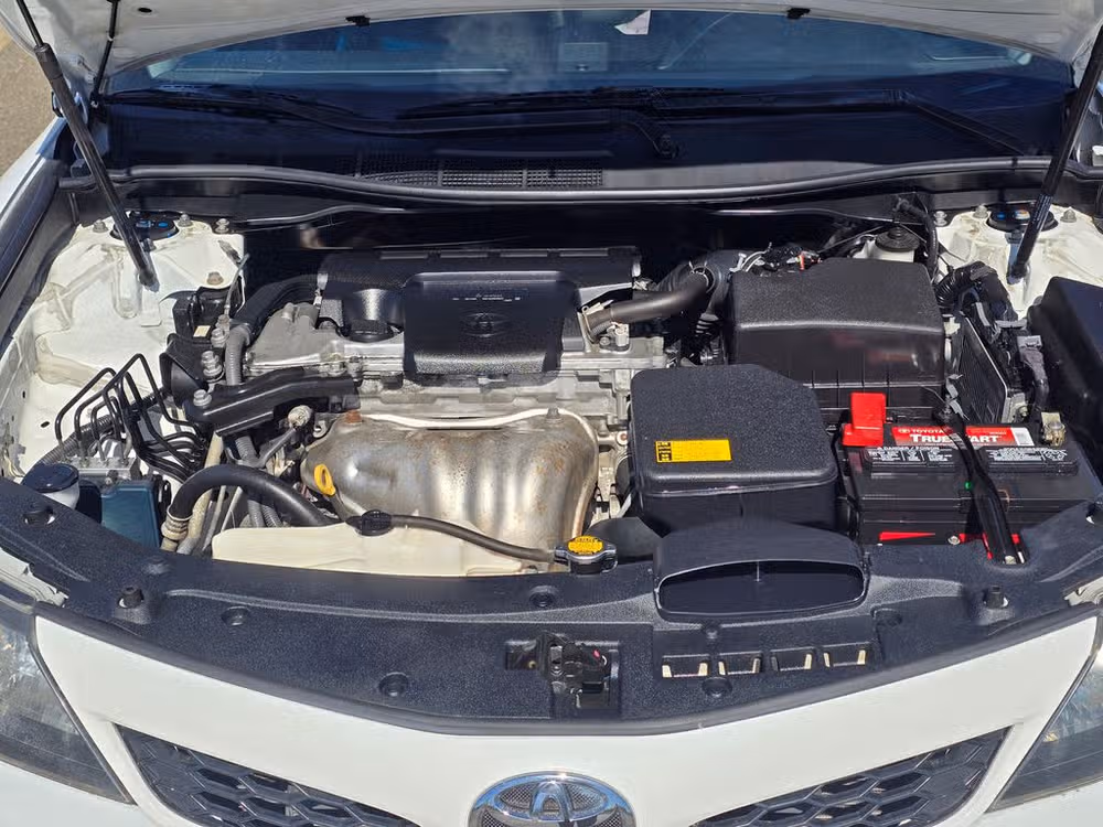 2014 Toyota Camry SE Sport Image 10