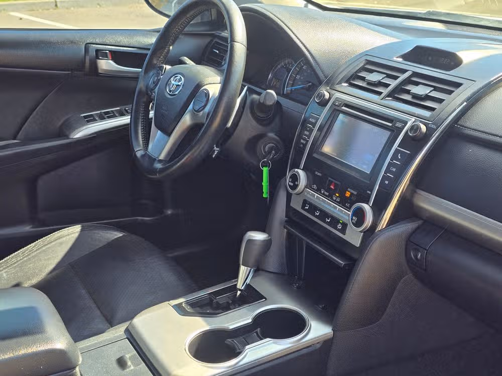 2014 Toyota Camry SE Sport Image 16