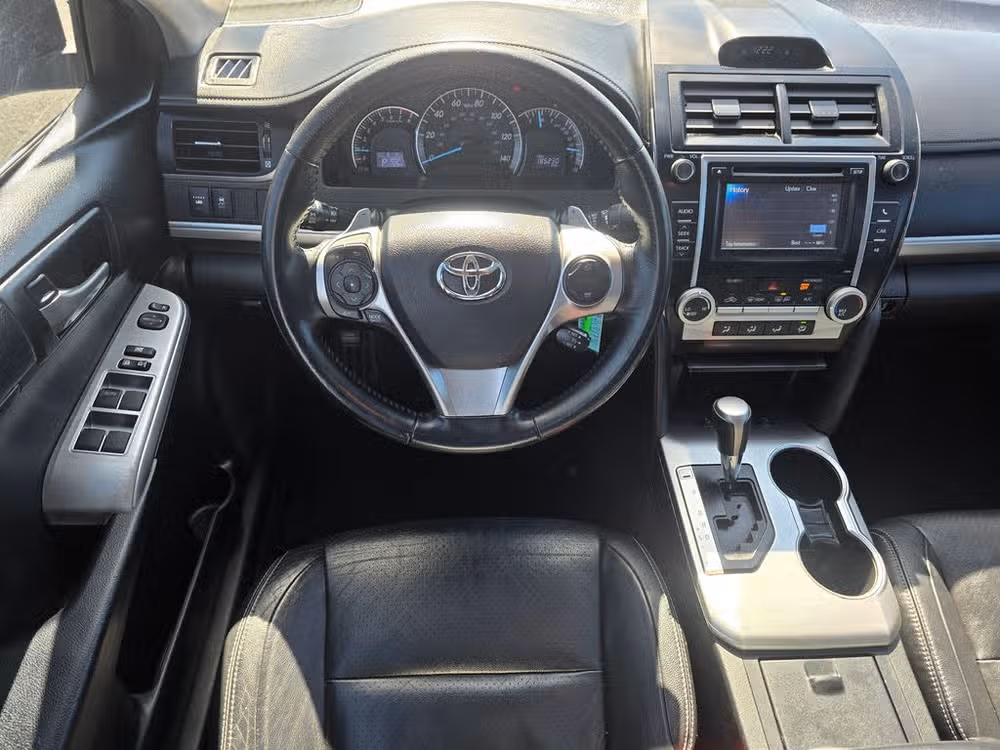 2014 Toyota Camry SE Sport Image 11