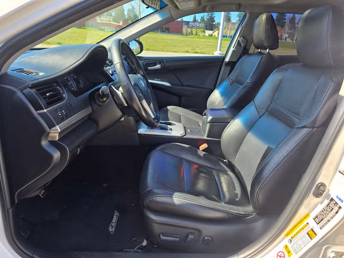 2014 Toyota Camry SE Sport Image 12