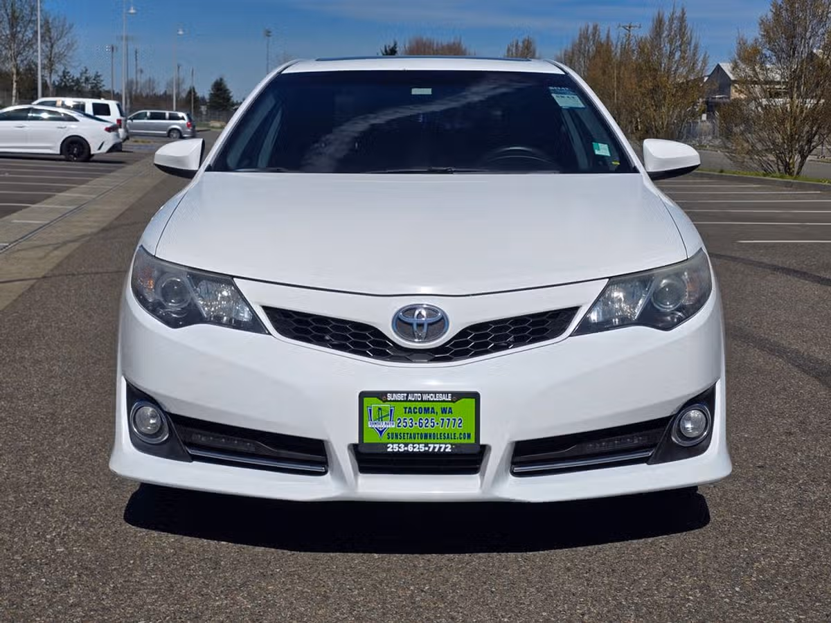 2014 Toyota Camry SE Sport Image 9