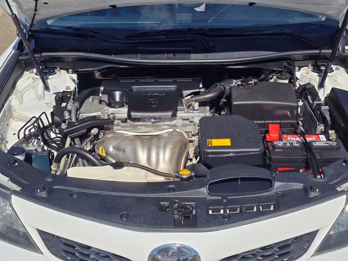 2014 Toyota Camry SE Sport Image 10