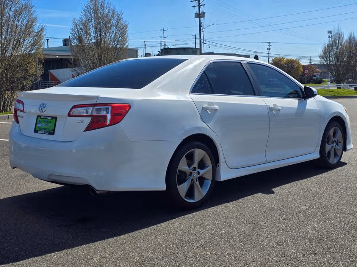 2014 Toyota Camry SE Sport Image 6