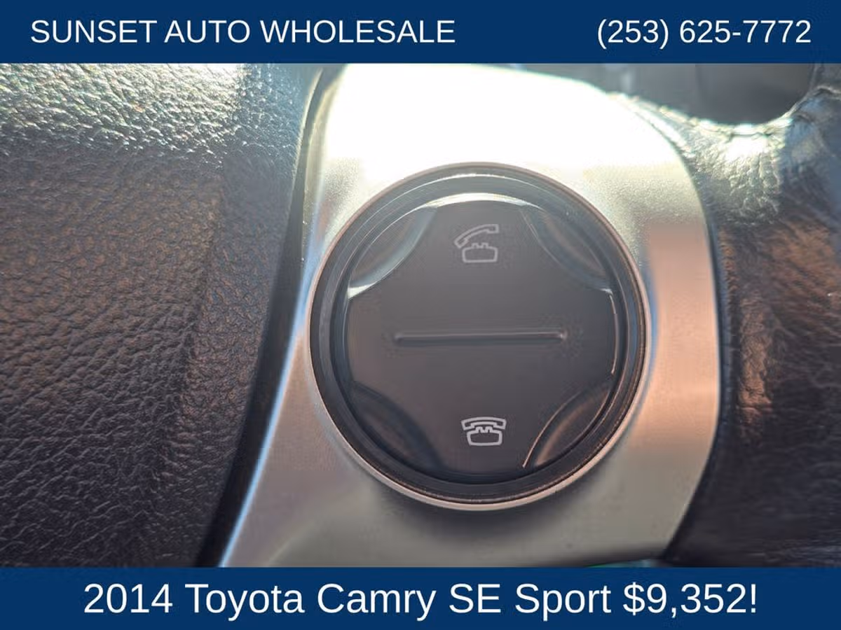 2014 Toyota Camry SE Sport Image 29