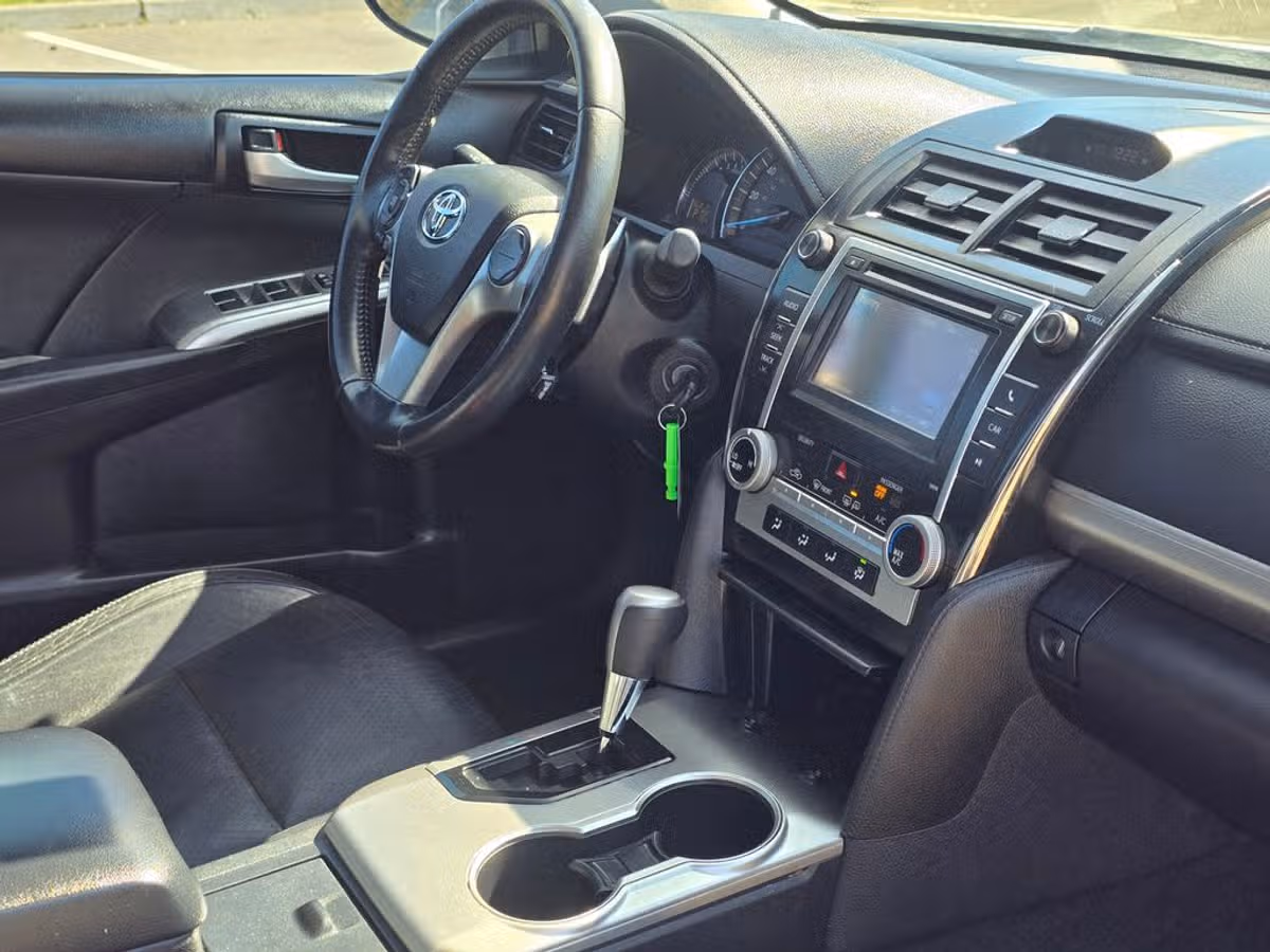2014 Toyota Camry SE Sport Image 16