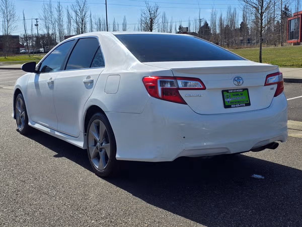 2014 Toyota Camry SE Sport Image 4