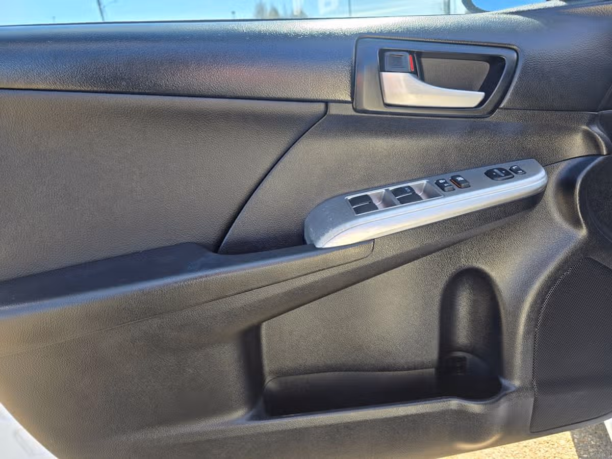 2014 Toyota Camry SE Sport Image 13