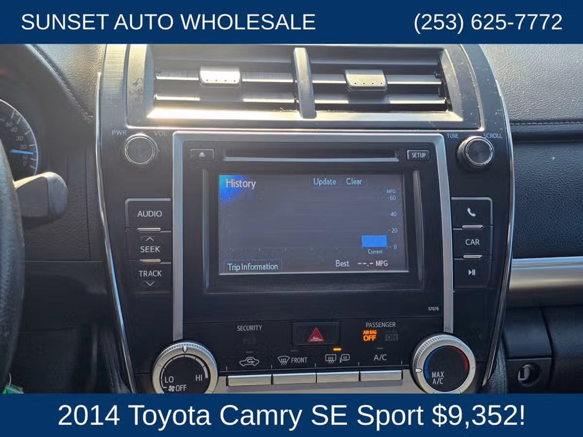 2014 Toyota Camry SE Sport Image 31