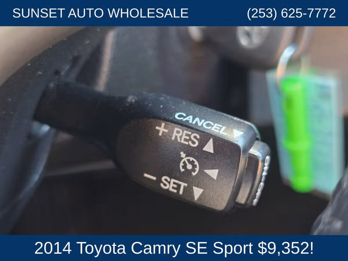2014 Toyota Camry SE Sport Image 30