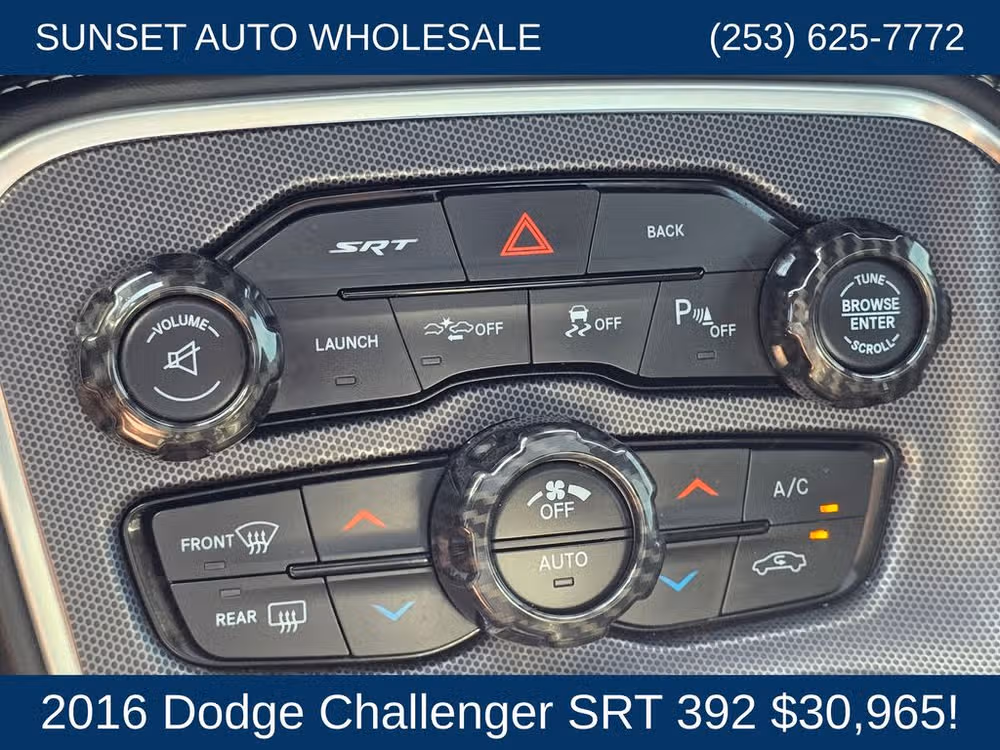2016 Dodge Challenger SRT 392 Image 40