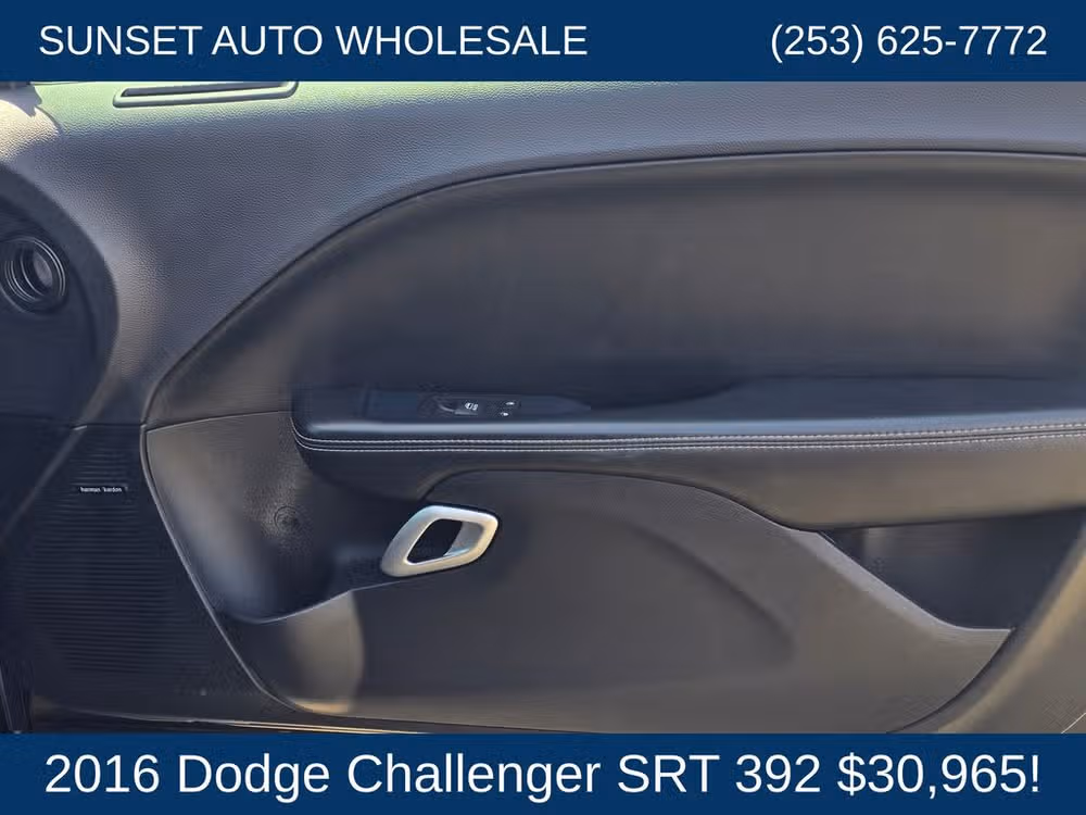 2016 Dodge Challenger SRT 392 Image 22