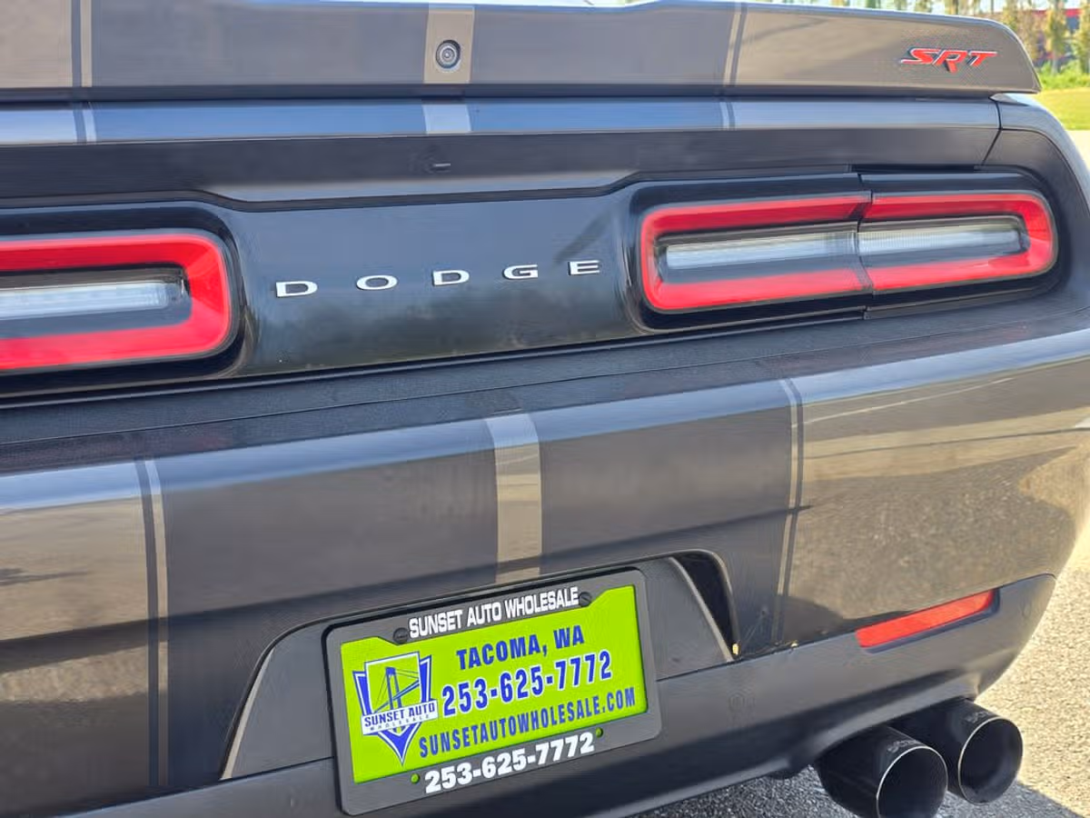 2016 Dodge Challenger SRT 392 Image 17
