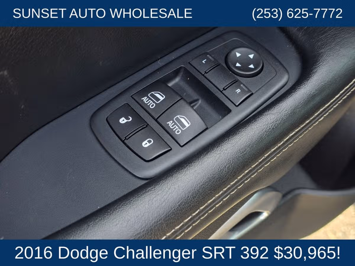 2016 Dodge Challenger SRT 392 Image 28