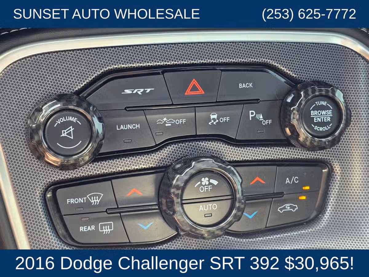 2016 Dodge Challenger SRT 392 Image 40