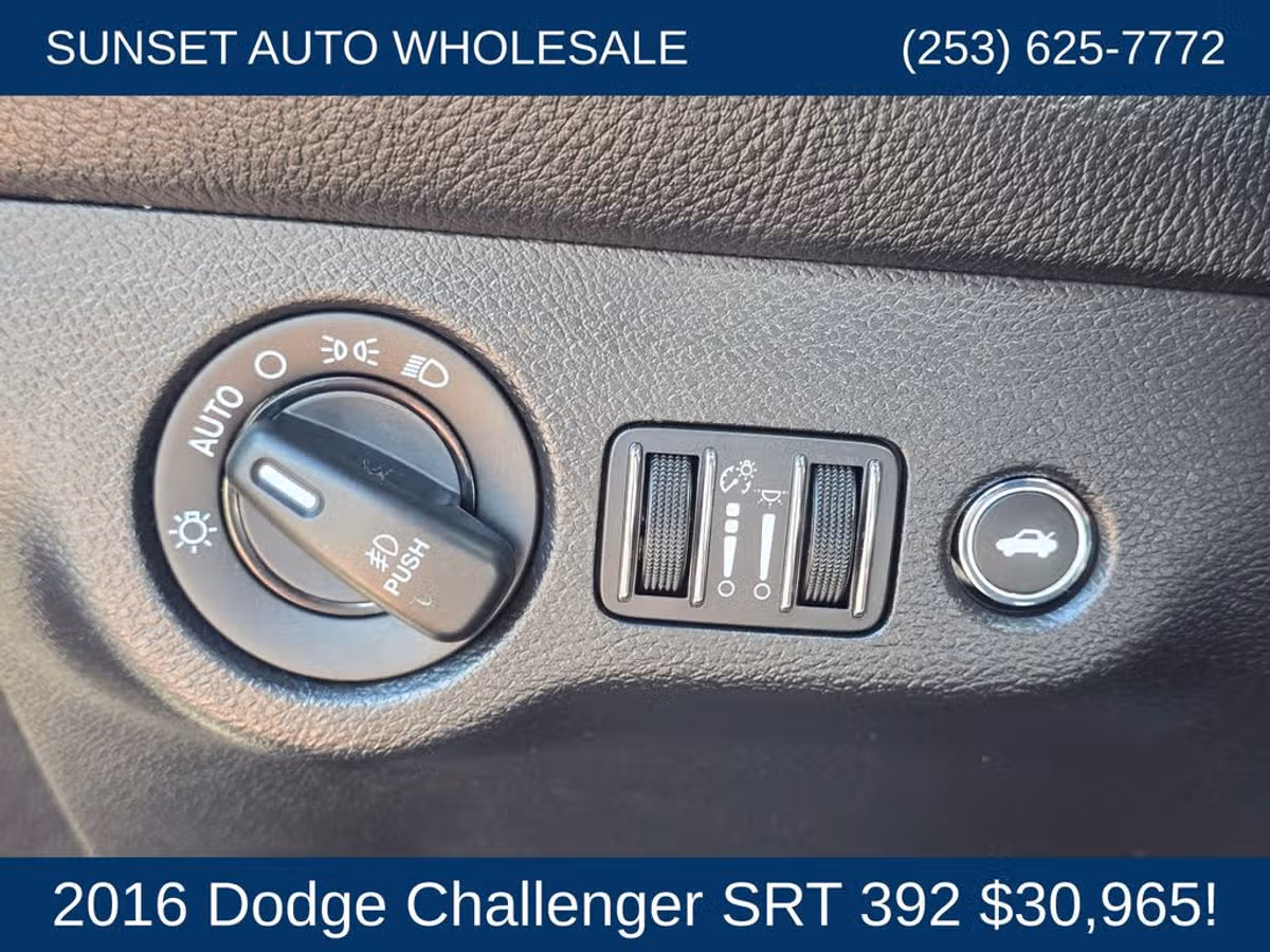 2016 Dodge Challenger SRT 392 Image 30