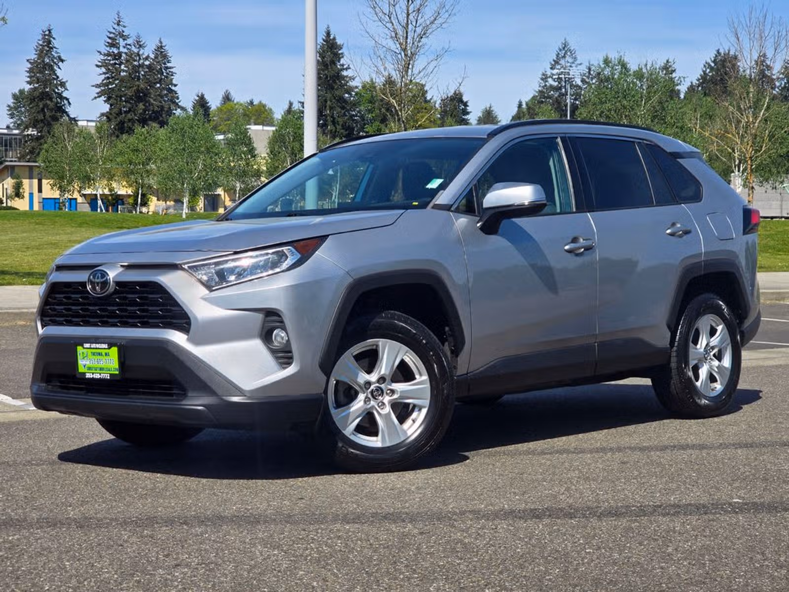 2020 Toyota RAV4 XLE Upper Image 1