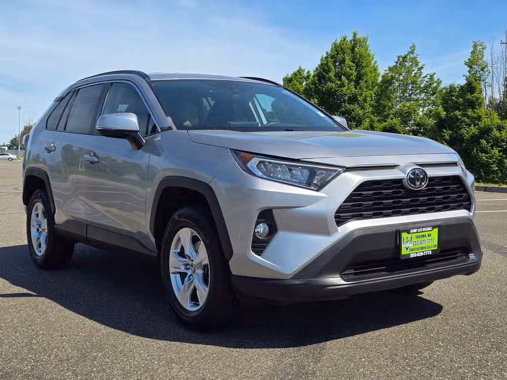 2020 Toyota RAV4 XLE Image 8
