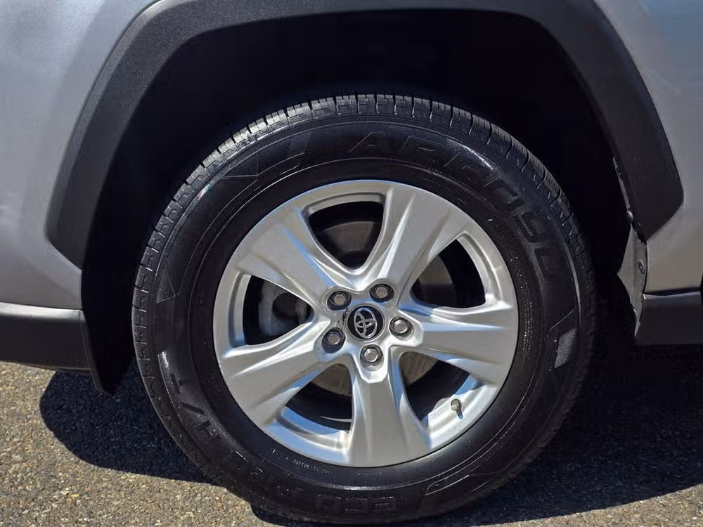 2020 Toyota RAV4 XLE Image 10
